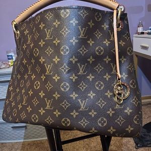 🩵💋Authentic Louis Vuitton artsy MM bag 👜❤️